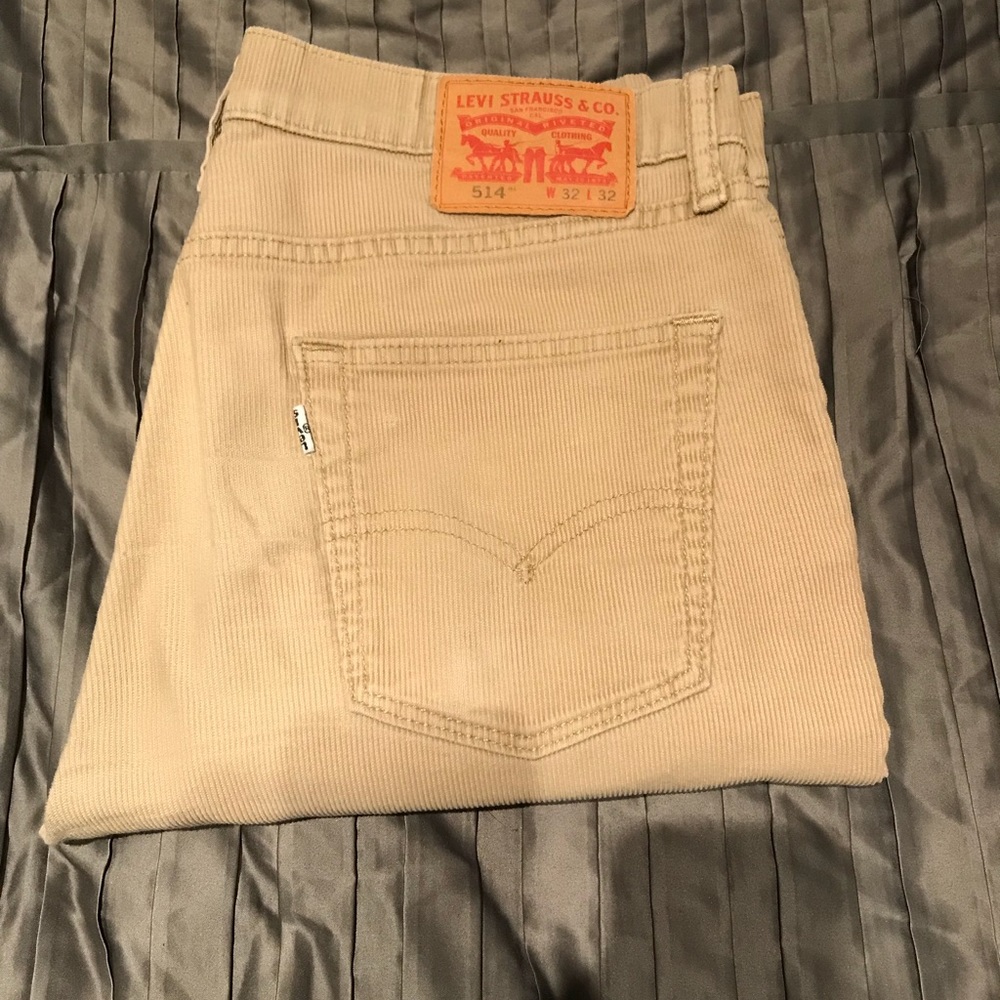 Levi’s 32x32 514 corduroy jeans